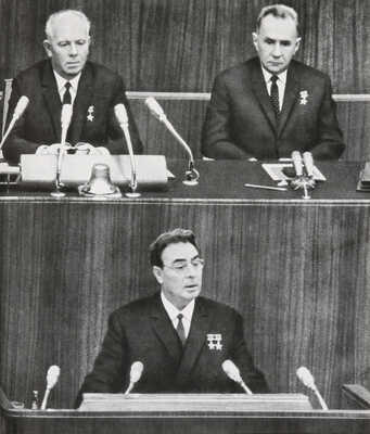 Рябчиков Е., Данилов Л. Торжество Ленинизма: [Альбом]. М.: Изобразит. искусство, 1970.